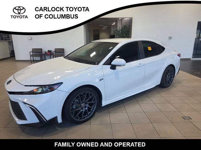 Used 2025 Toyota Camry SE w/ Convenience Package FWD image 3