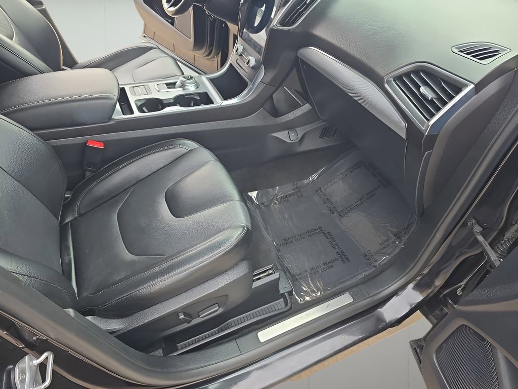 Used 2022 Ford Edge Titanium image 35