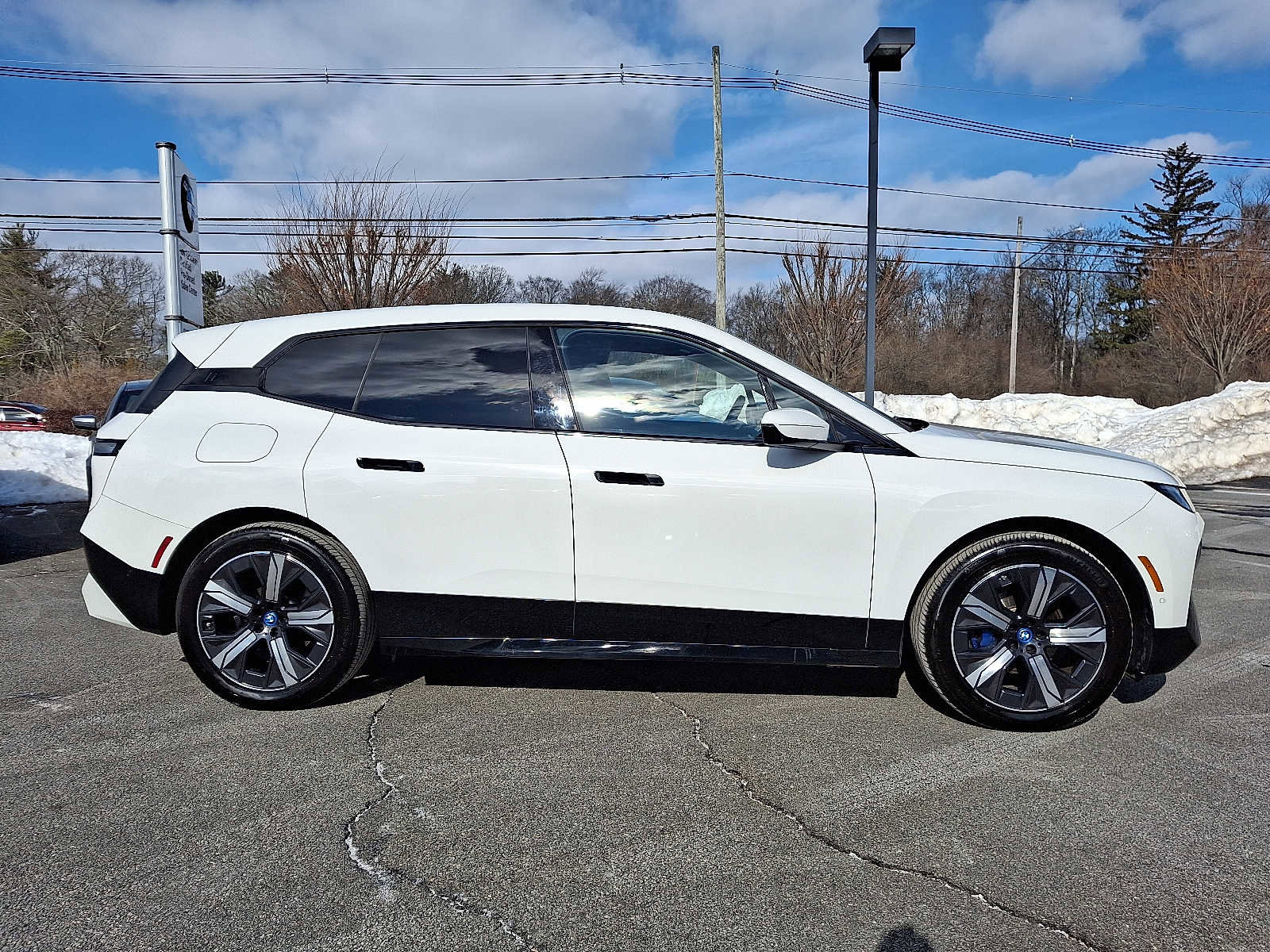 Used 2024 BMW iX xDrive50 w/ Sport Package image 8