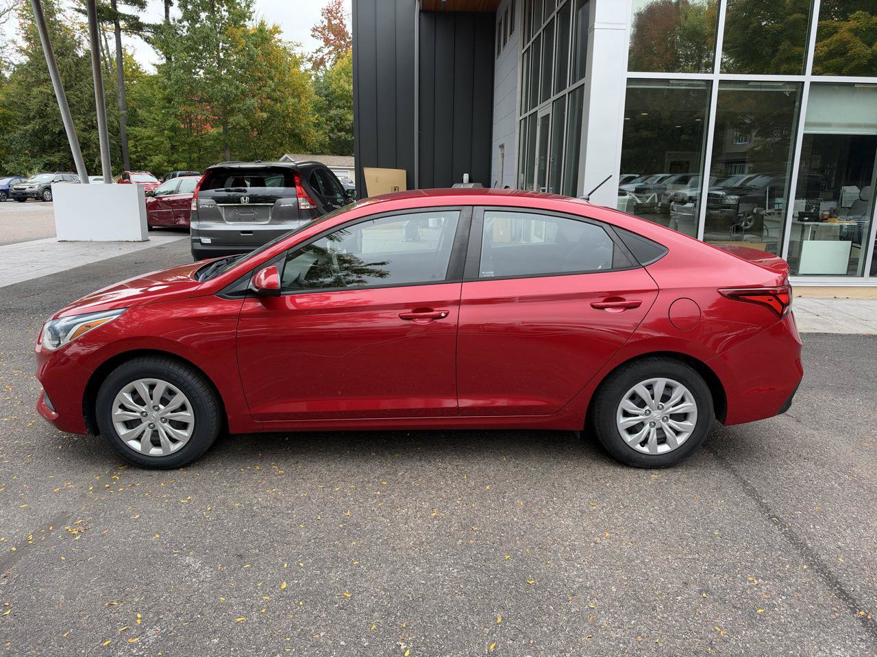 Used 2020 Hyundai Accent SE FWD image 2
