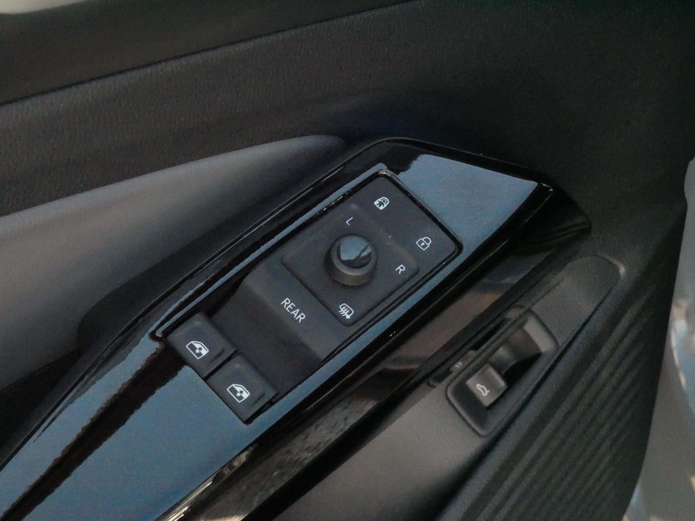 Certified 2023 Volkswagen ID.4 Pro S AWD/4WD image 19