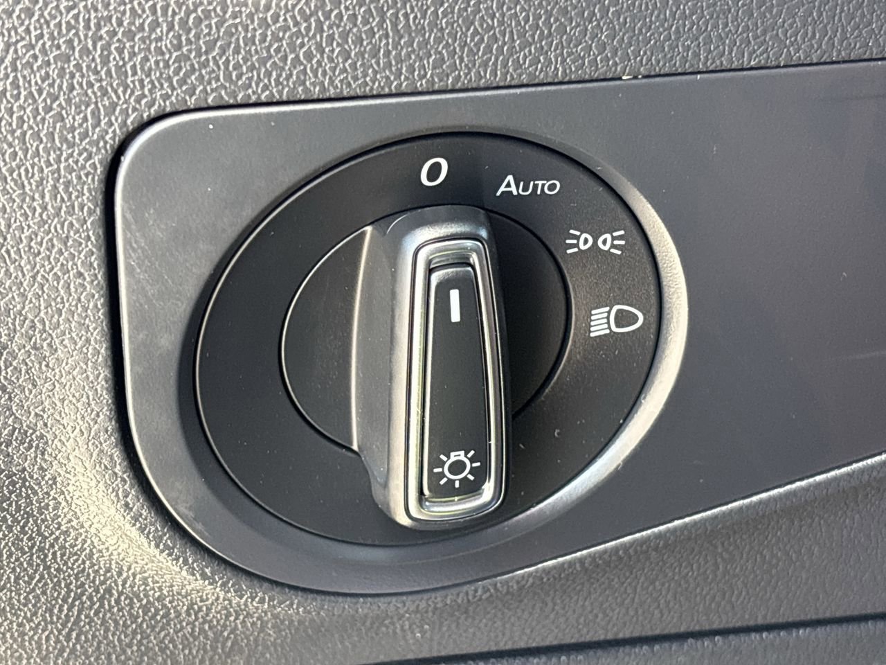 Used 2024 Volkswagen Tiguan SE image 26