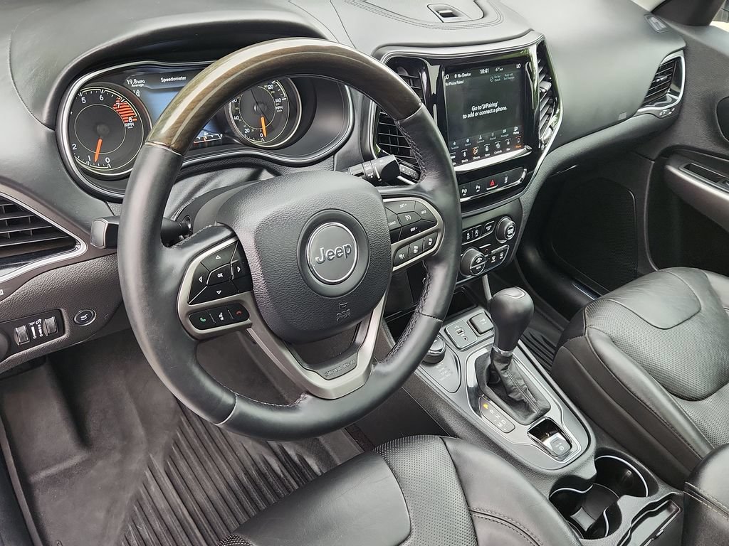 Used 2019 Jeep Cherokee Overland w/ Technology Group AWD/4WD image 8