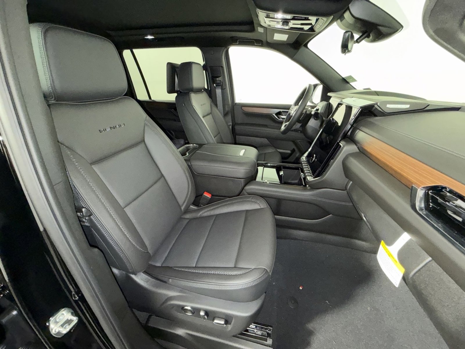 New 2026 GMC Yukon XL Denali w/ Denali Reserve Package image 28