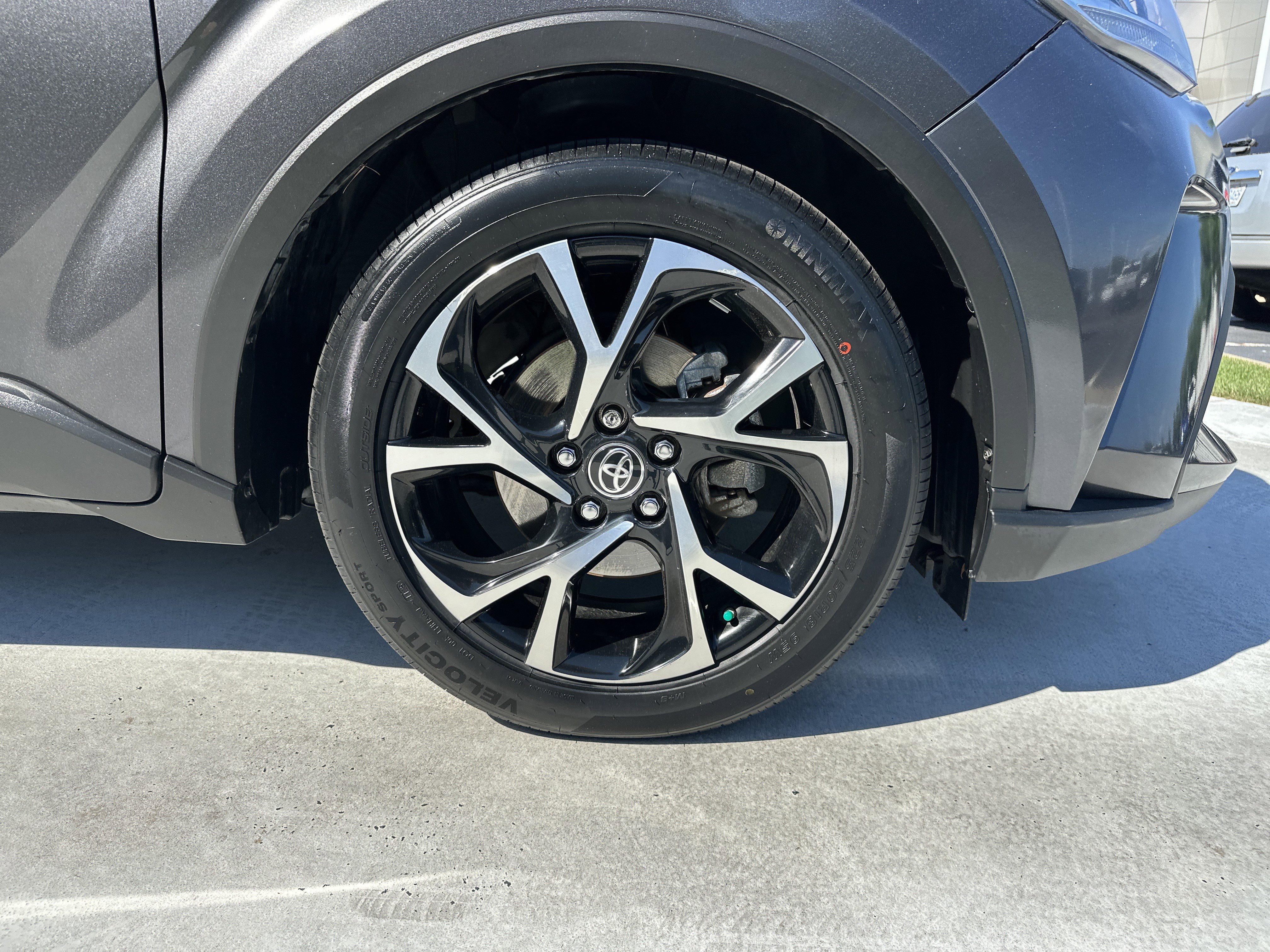 Used 2021 Toyota C-HR XLE FWD image 13