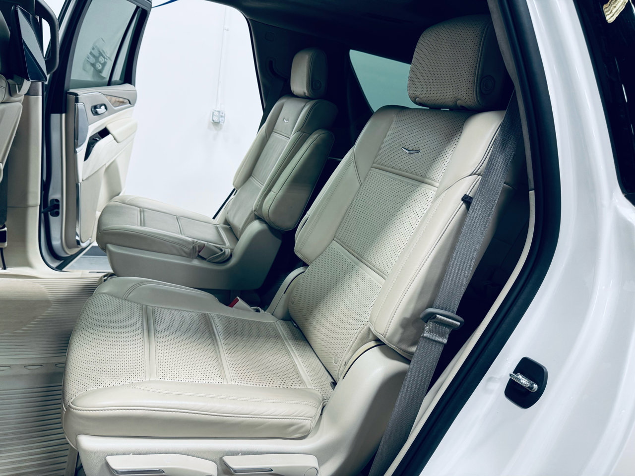 Used 2022 Cadillac Escalade Sport Platinum w/ Heavy-Duty Trailer Package image 35