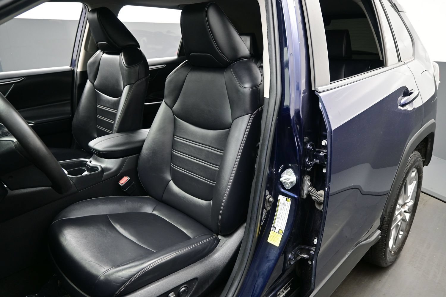 Used 2020 Toyota RAV4 XLE Premium FWD image 11
