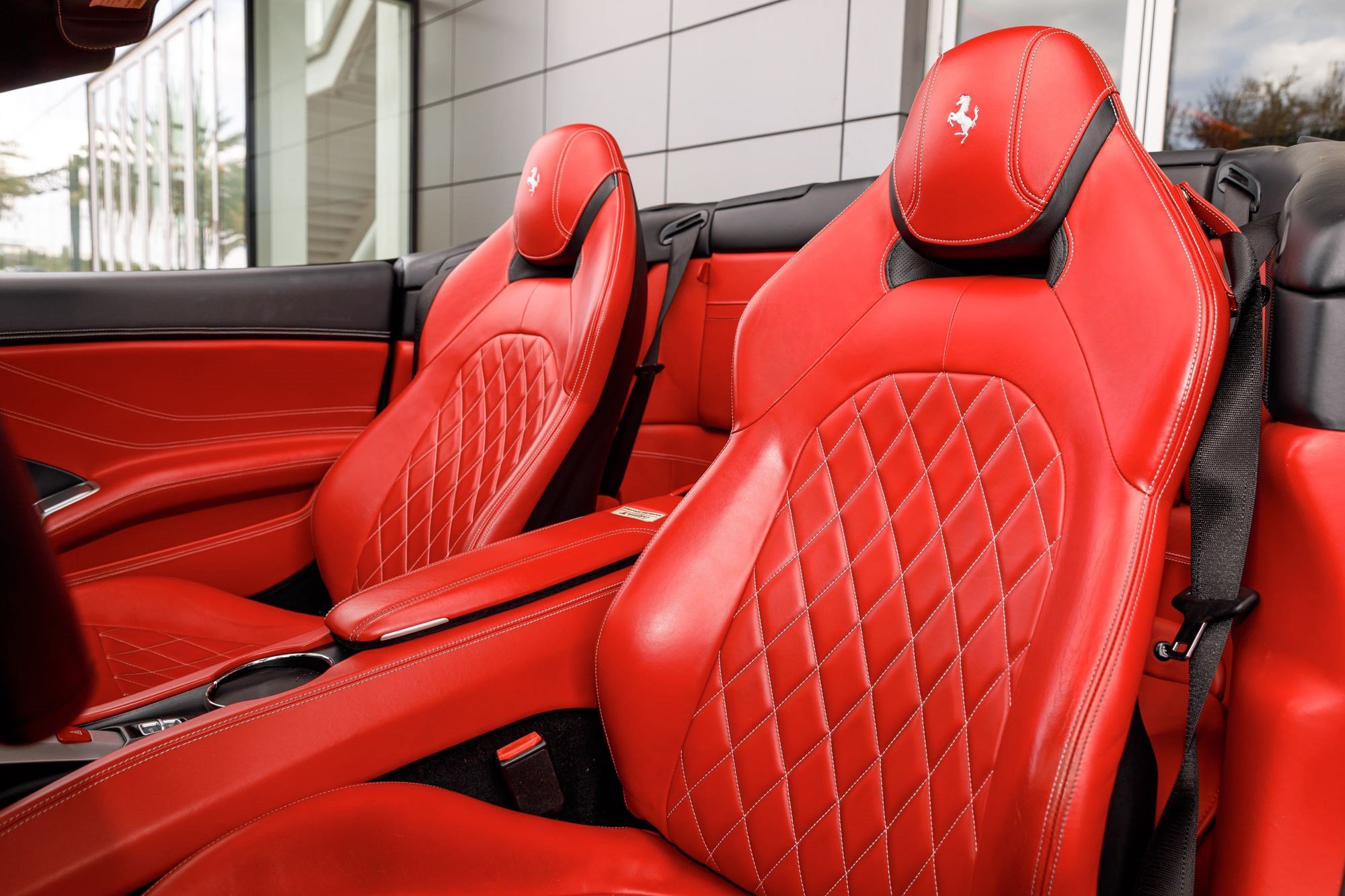 Used 2017 Ferrari California T RWD image 10