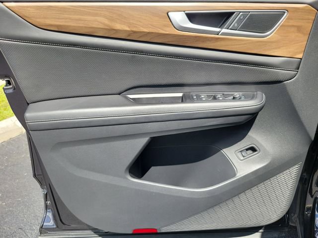 Used 2024 Volkswagen Atlas SE w/ Panoramic Sunroof Package FWD image 17