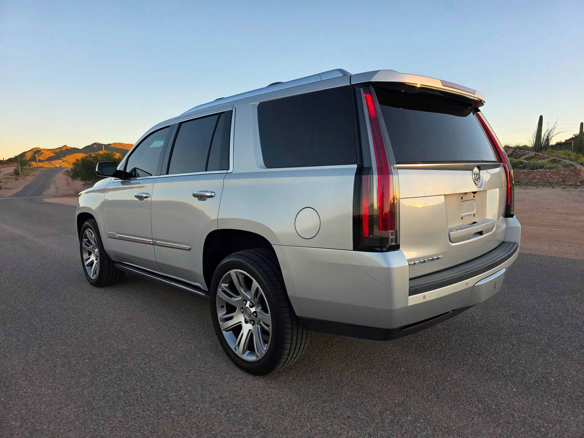 Used 2015 Cadillac Escalade Premium AWD/4WD image 3