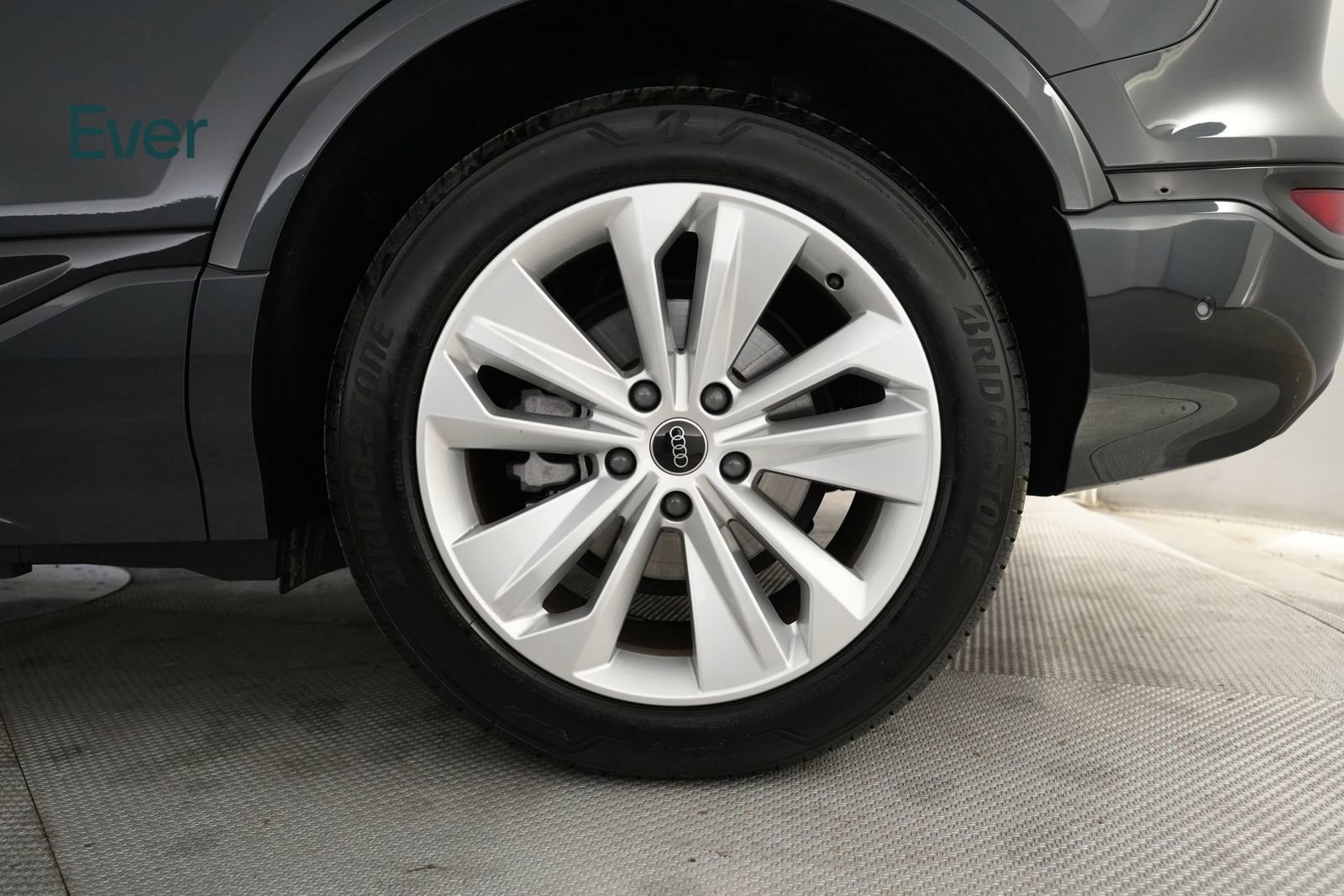 Used 2025 Audi Q6 e-tron Premium w/ Convenience Package image 9