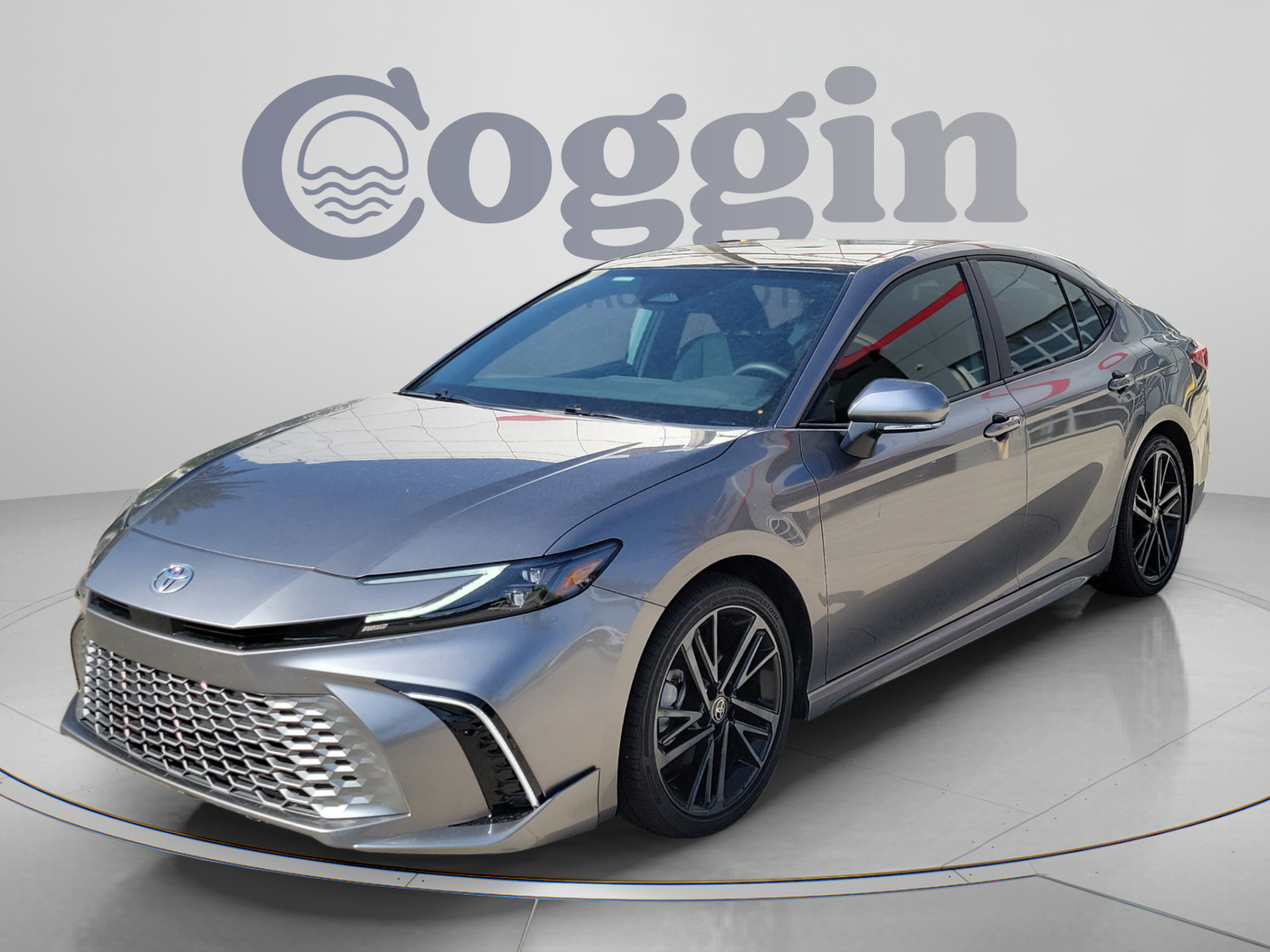 Used 2025 Toyota Camry XSE FWD image 1