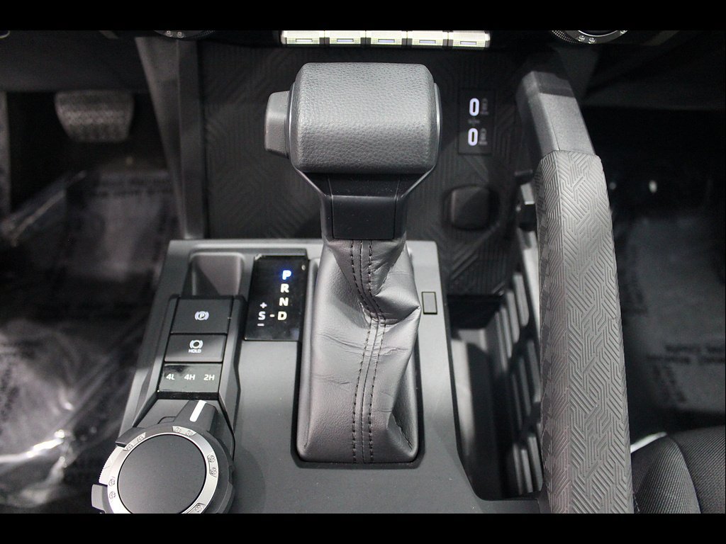 Used 2024 Toyota Tacoma SR AWD/4WD image 31