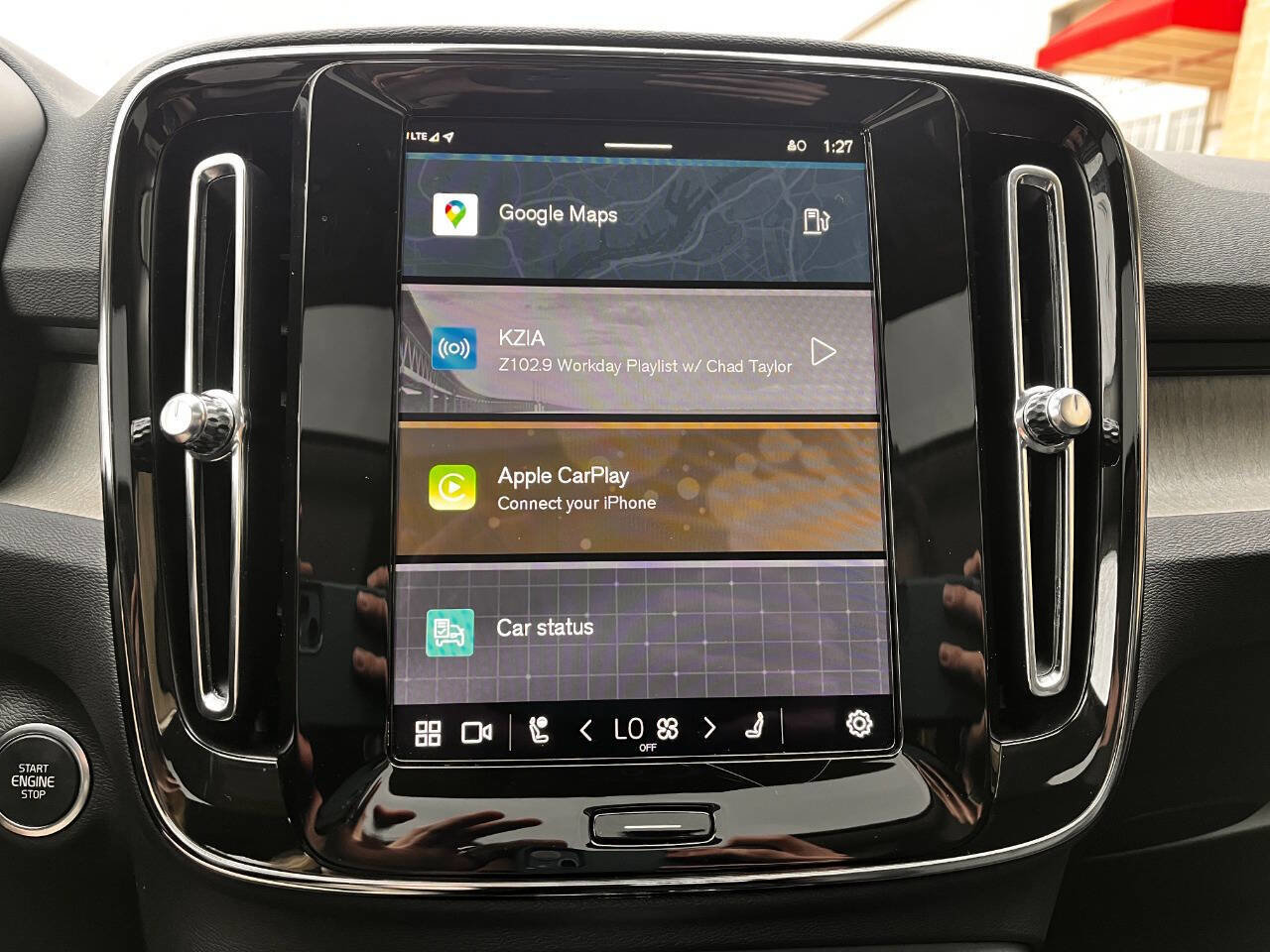 Used 2025 Volvo XC40 B5 Plus w/ Climate Package image 11