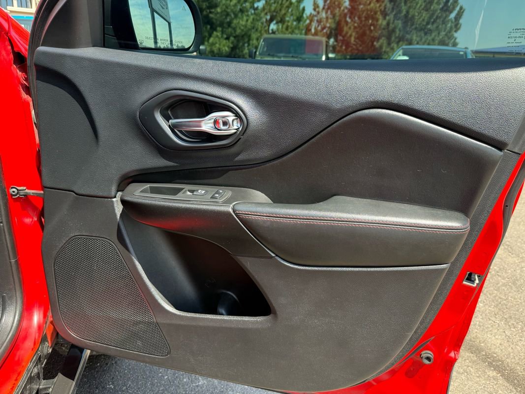 Used 2019 Jeep Cherokee Trailhawk w/ Trailer Tow Group image 28