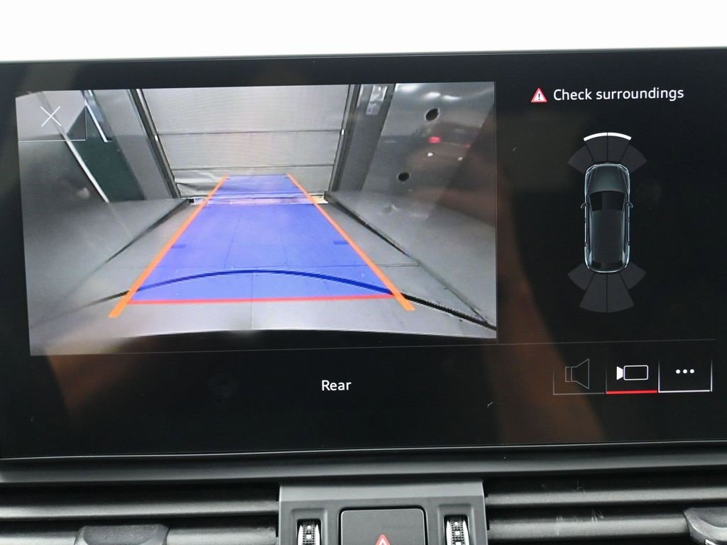 Used 2023 Audi Q5 e Premium w/ Convenience Package image 23