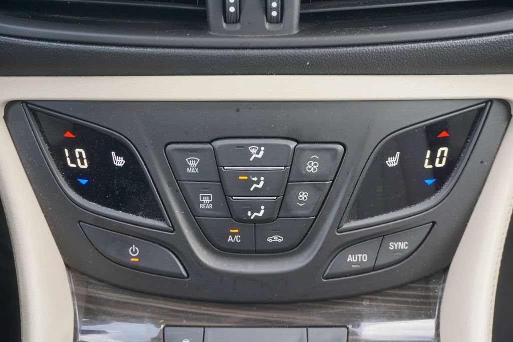 Used 2020 Buick Envision Preferred AWD/4WD image 12