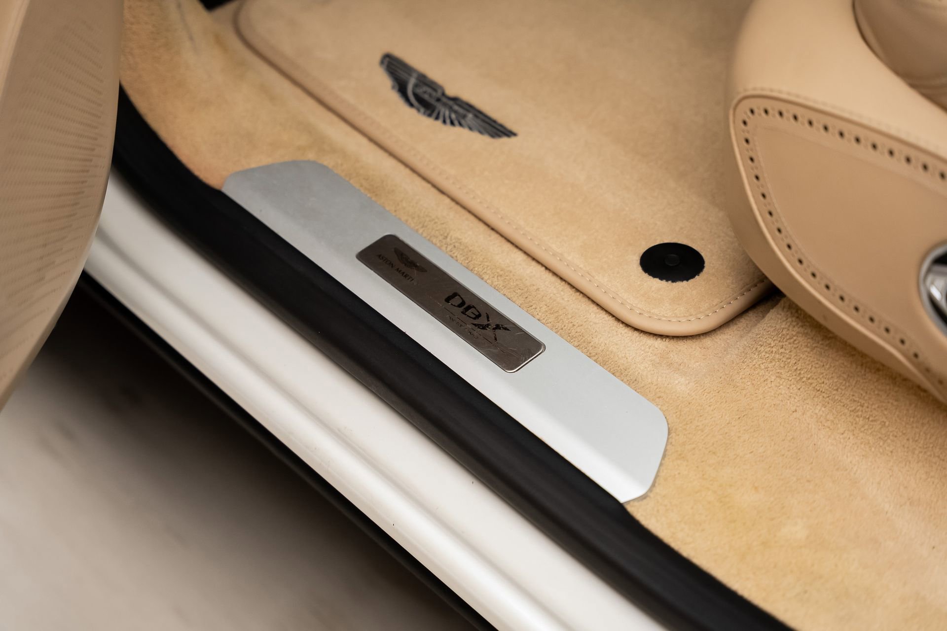 Used 2021 Aston Martin DBX AWD/4WD image 56