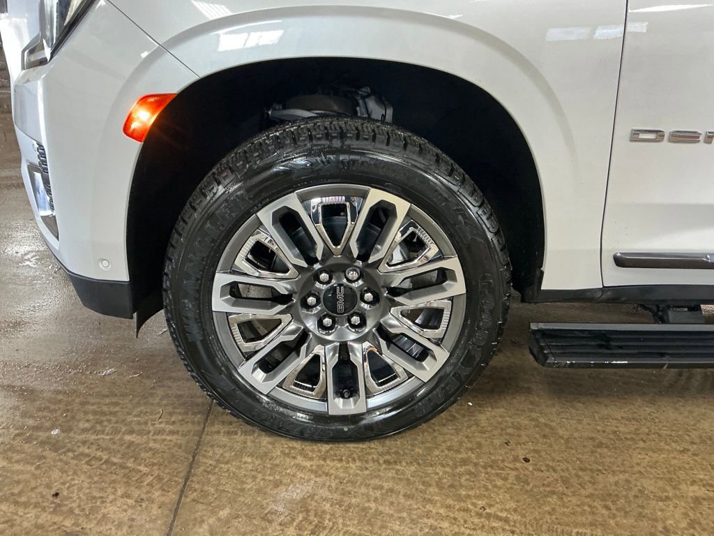 Certified 2024 GMC Yukon Denali Ultimate AWD/4WD image 11