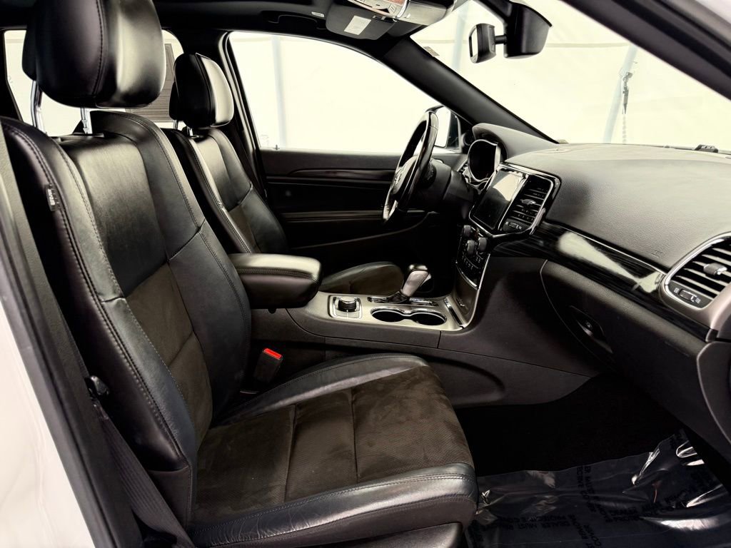 Used 2020 Jeep Grand Cherokee Altitude image 22