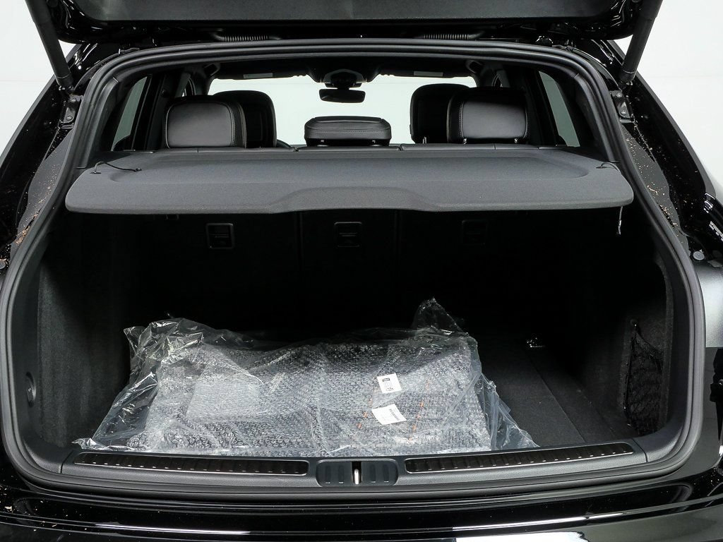 Certified 2026 Porsche Macan AWD/4WD image 31