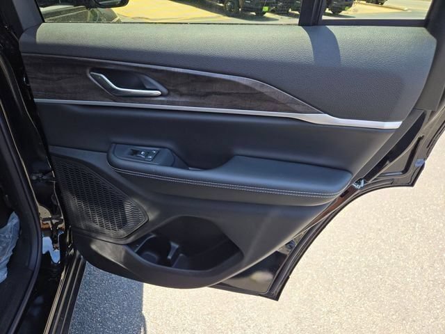 New 2026 Jeep Grand Cherokee Altitude AWD/4WD image 13