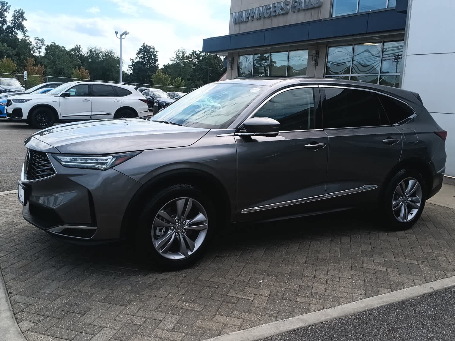 Used 2025 Acura MDX SH-AWD image 2
