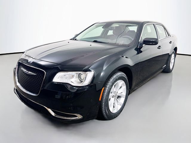 Used 2023 Chrysler 300 Touring w/ Safetytec Plus Group image 5