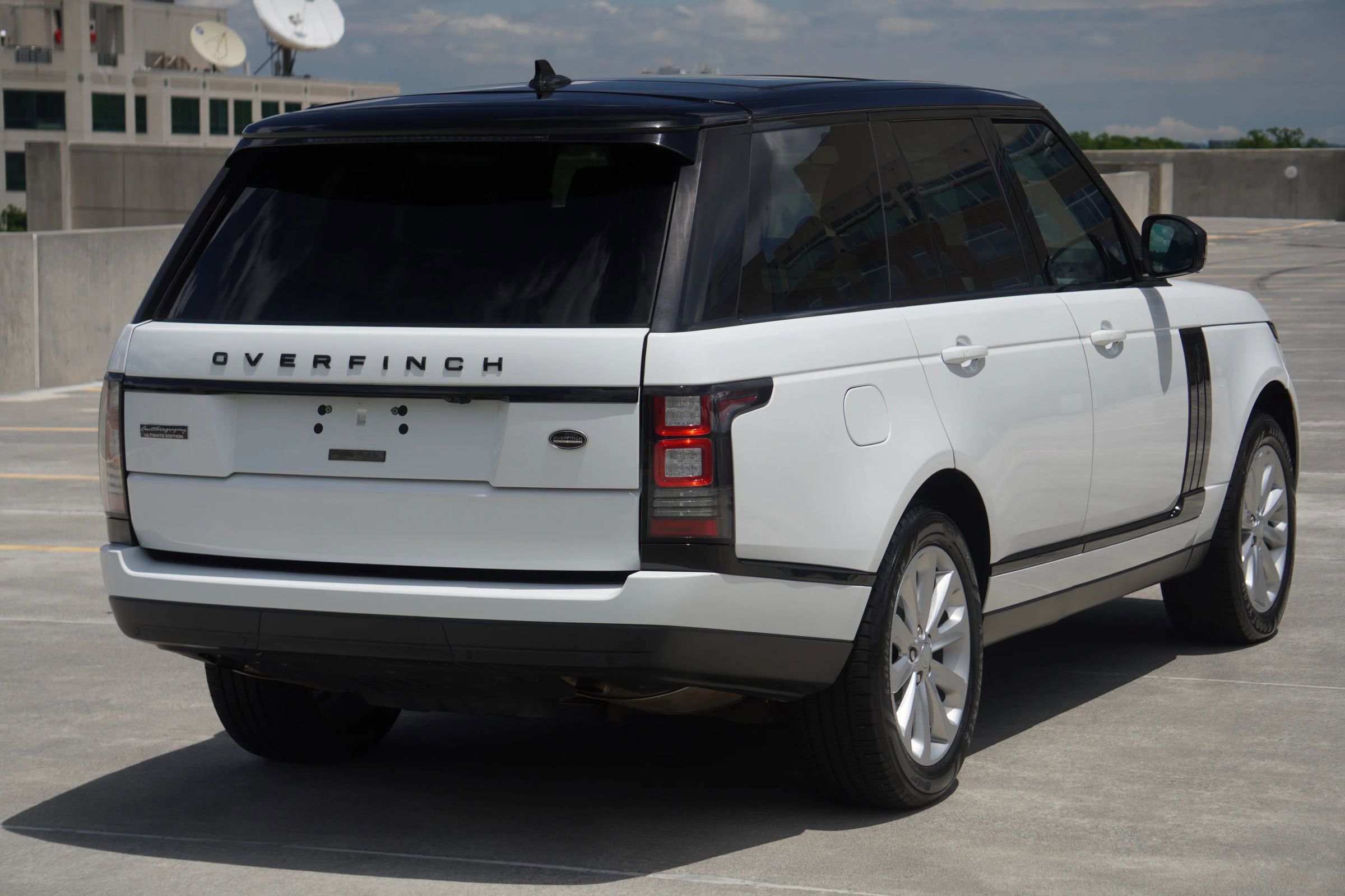 Used 2016 Land Rover Range Rover HSE image 16