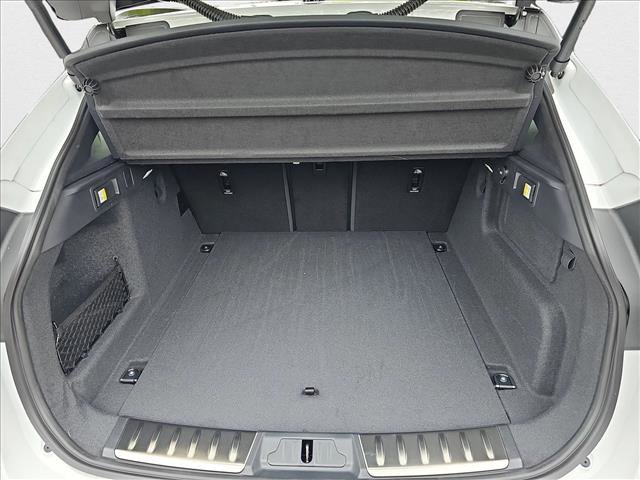 New 2026 Jaguar F-PACE R-Dynamic S image 9