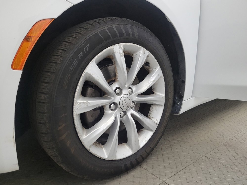 Used 2015 Chrysler 200 C FWD image 31