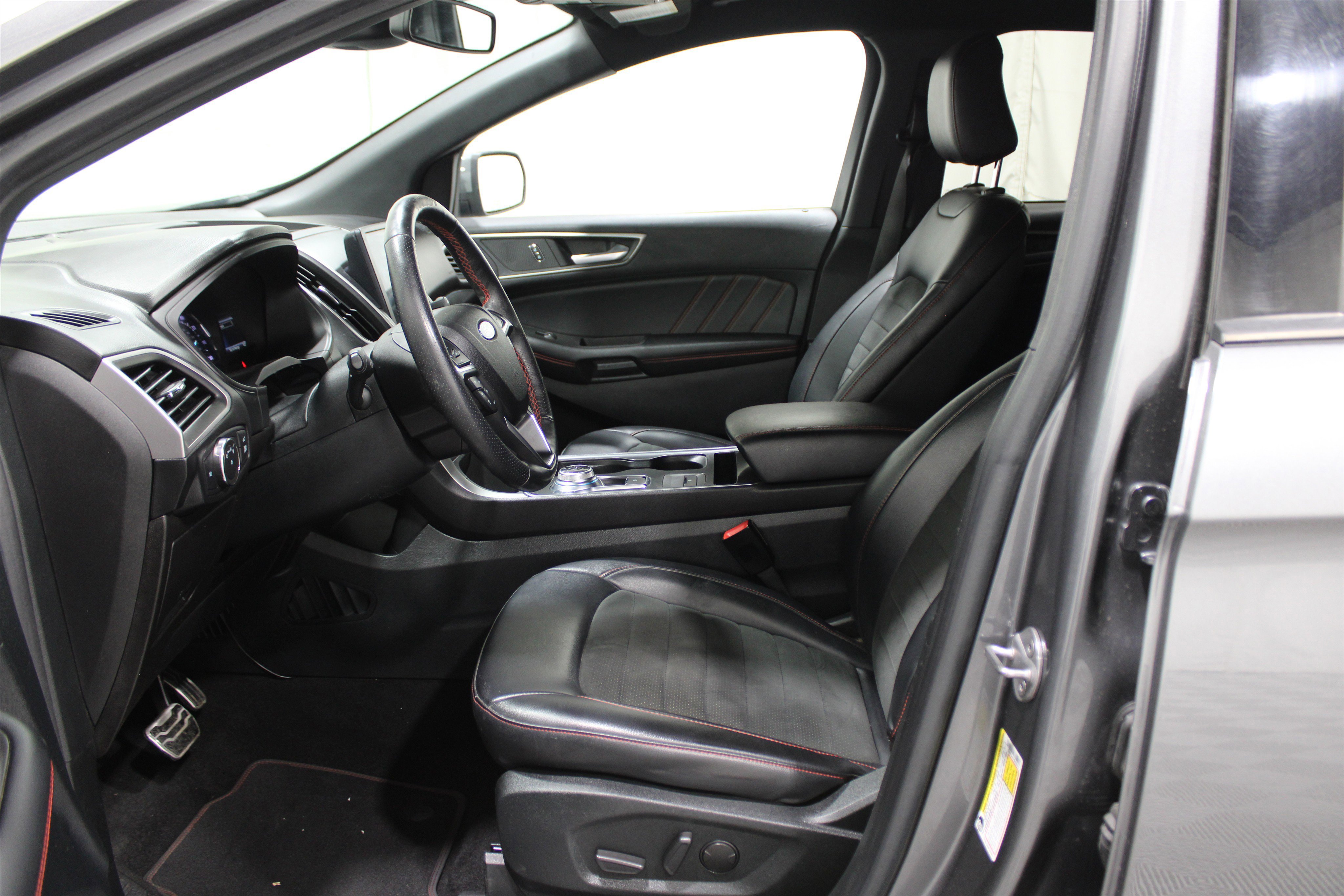 Used 2022 Ford Edge ST-Line image 3