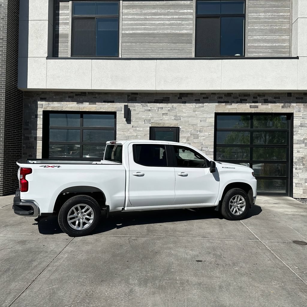 Used 2021 Chevrolet Silverado 1500 LT AWD/4WD image 3