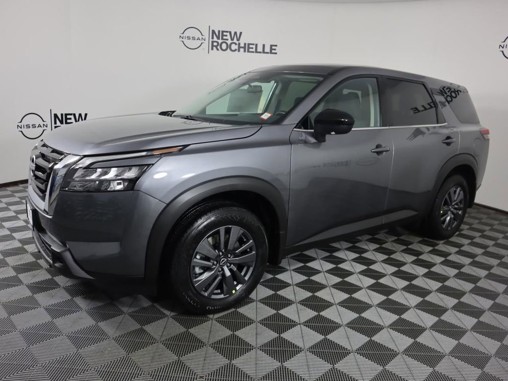 Certified 2025 Nissan Pathfinder S image 4