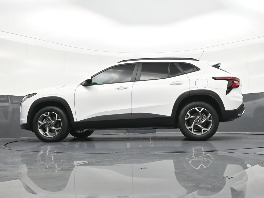 Used 2025 Chevrolet Trax LT FWD image 24