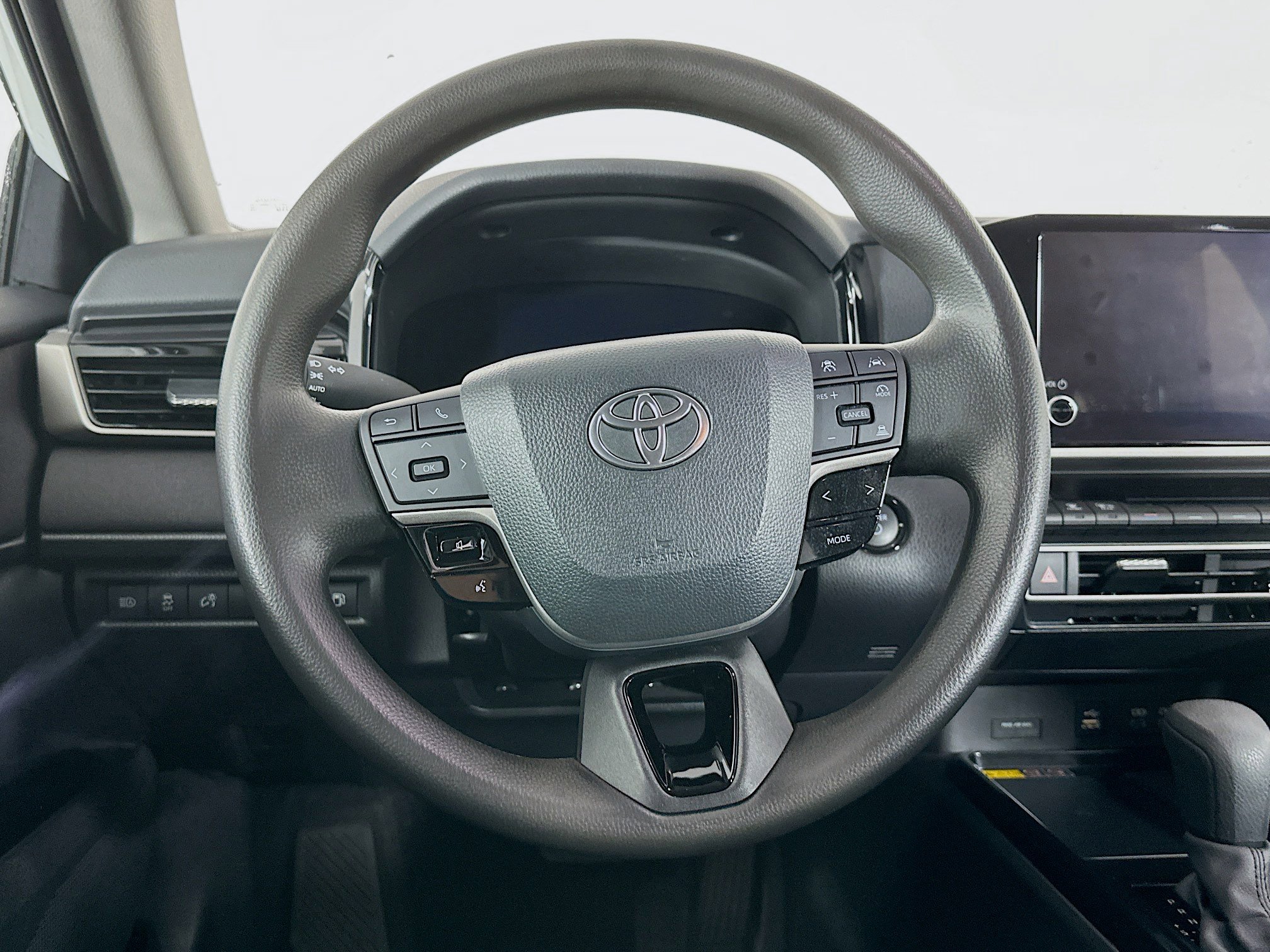Used 2025 Toyota Camry LE image 18