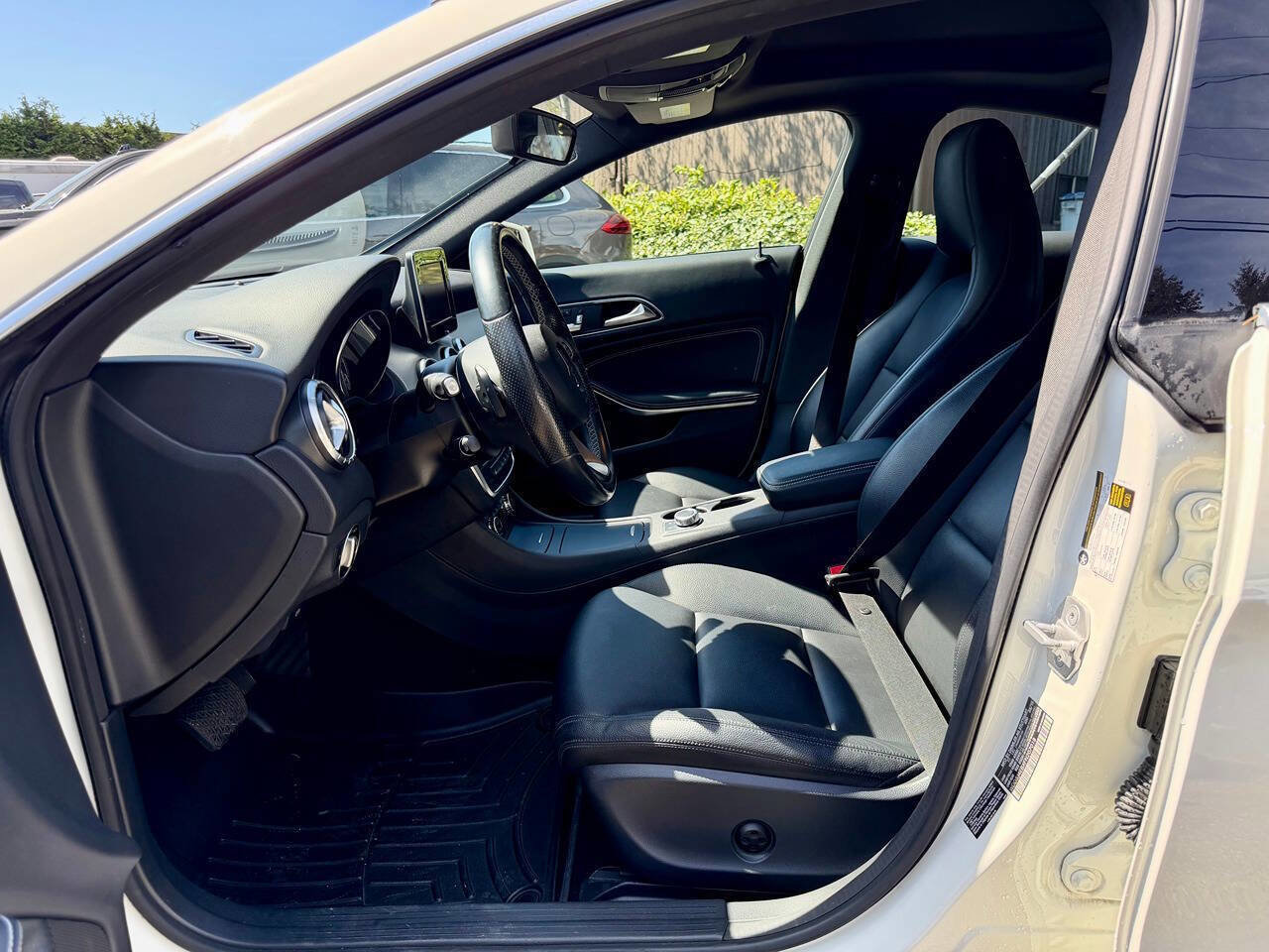 Used 2015 Mercedes-Benz CLA 250 image 10