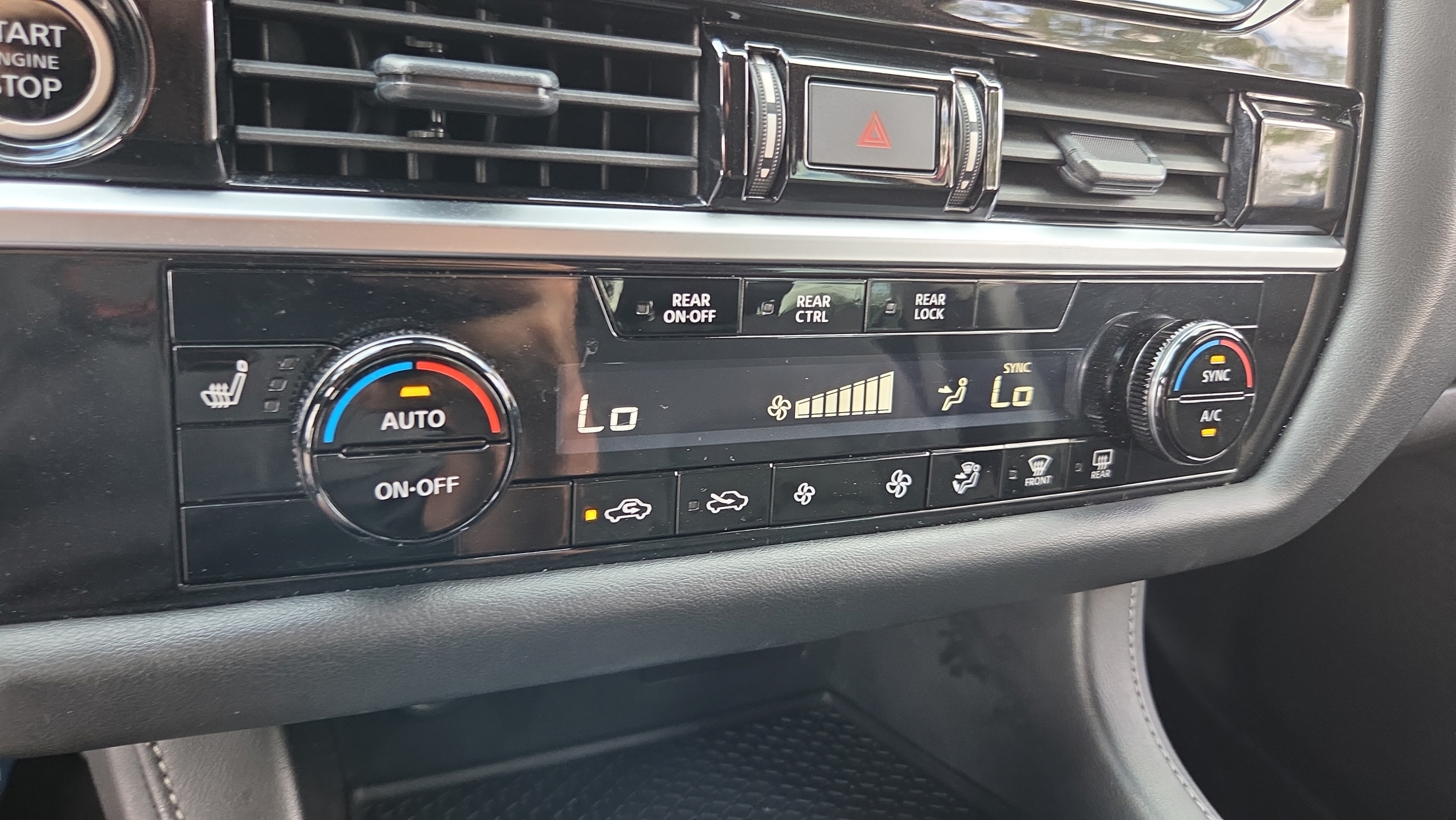 Used 2024 Nissan Pathfinder SV AWD/4WD image 23