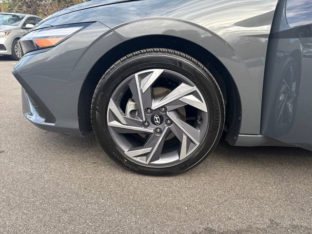 Certified 2025 Hyundai Elantra Sport image 27