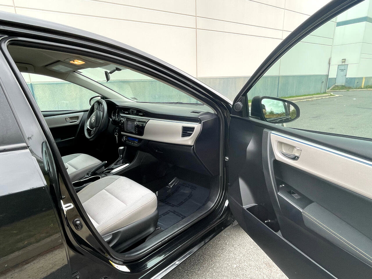Used 2014 Toyota Corolla LE Premium image 18