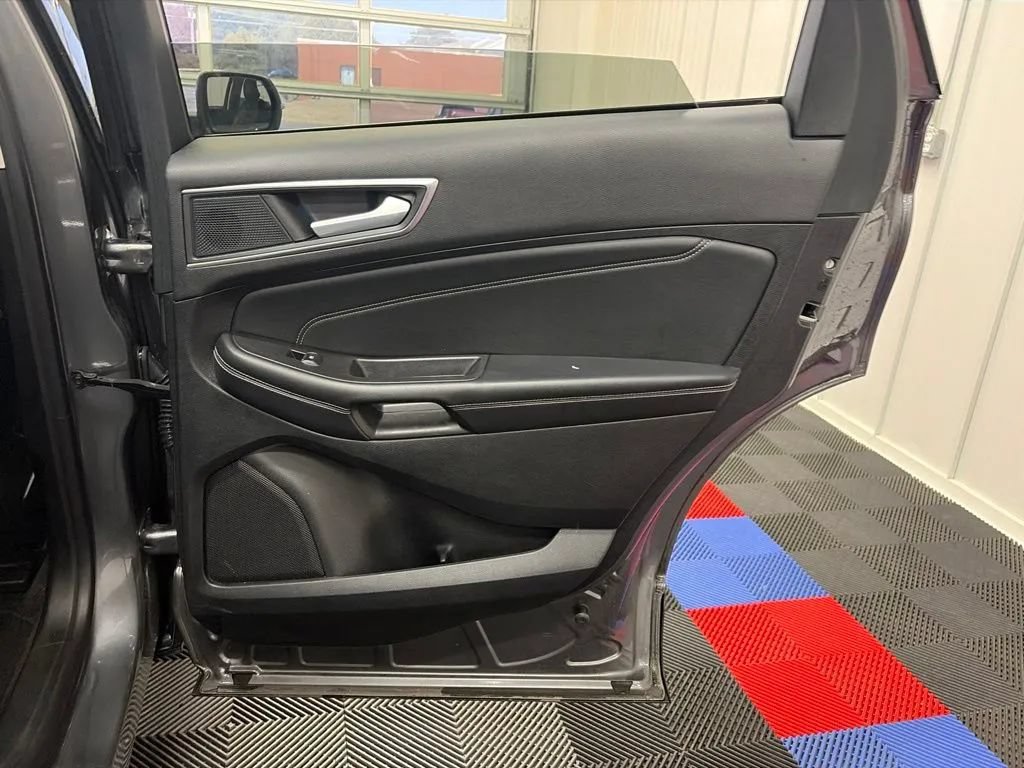 Used 2024 Ford Edge Titanium AWD/4WD image 18