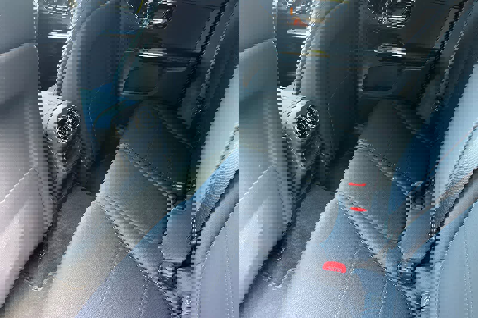 Used 2025 Mercedes-Benz GLC 300 image 5