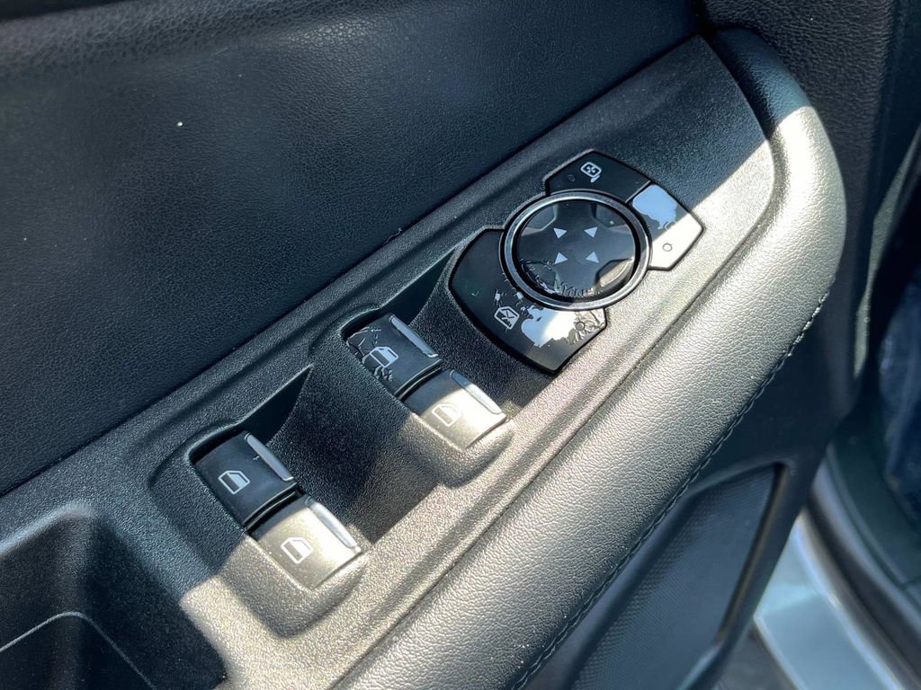 Used 2022 Ford Edge SEL w/ Convenience Package image 26