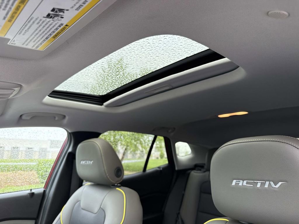 Used 2024 Chevrolet Trax ACTIV w/ Sunroof Package FWD image 4
