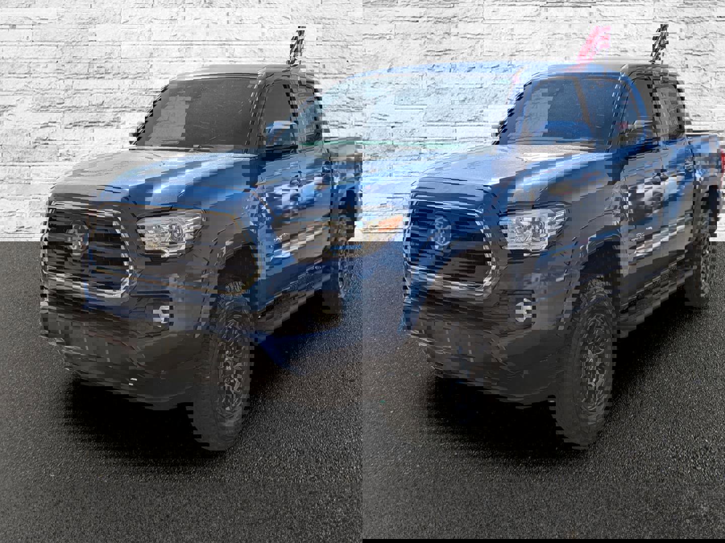 Used 2018 Toyota Tacoma SR5 image 2