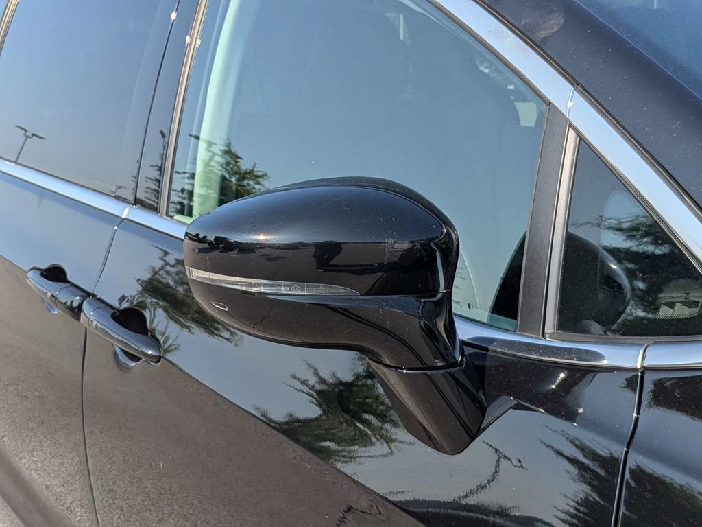 Used 2024 Chrysler Pacifica Touring-L FWD image 12