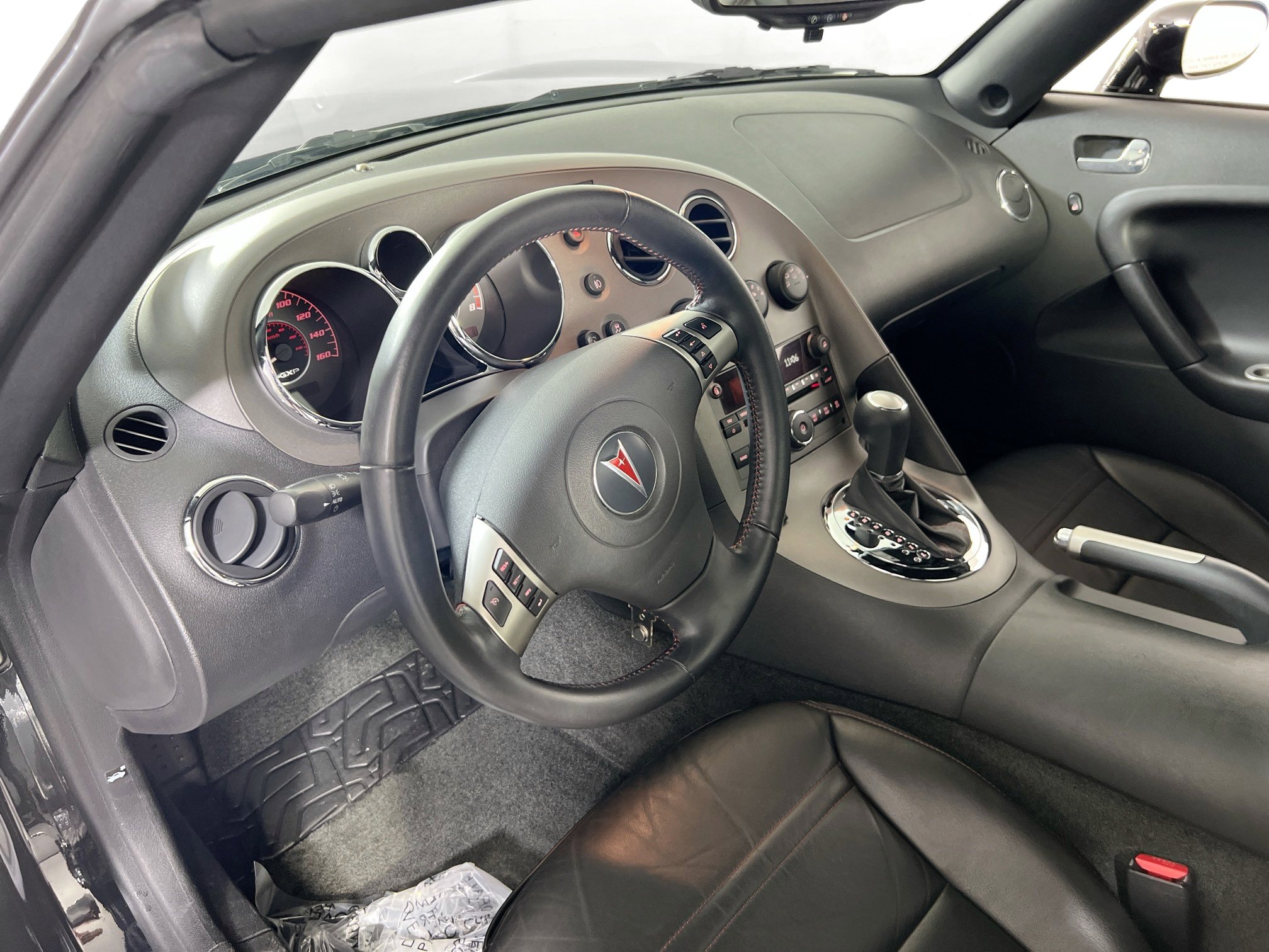 Used 2008 Pontiac Solstice GXP w/ Premium Package image 9