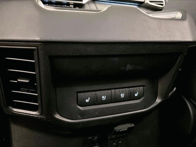 Used 2025 Toyota Tundra Platinum AWD/4WD image 32