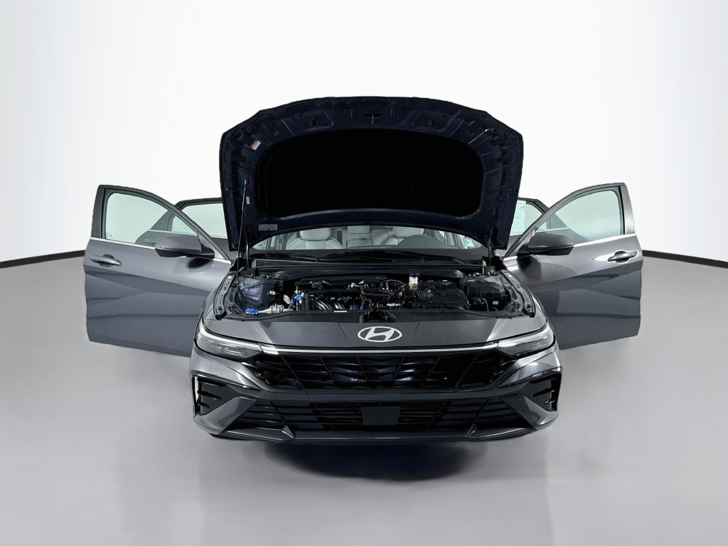 Used 2025 Hyundai Elantra Limited FWD image 20