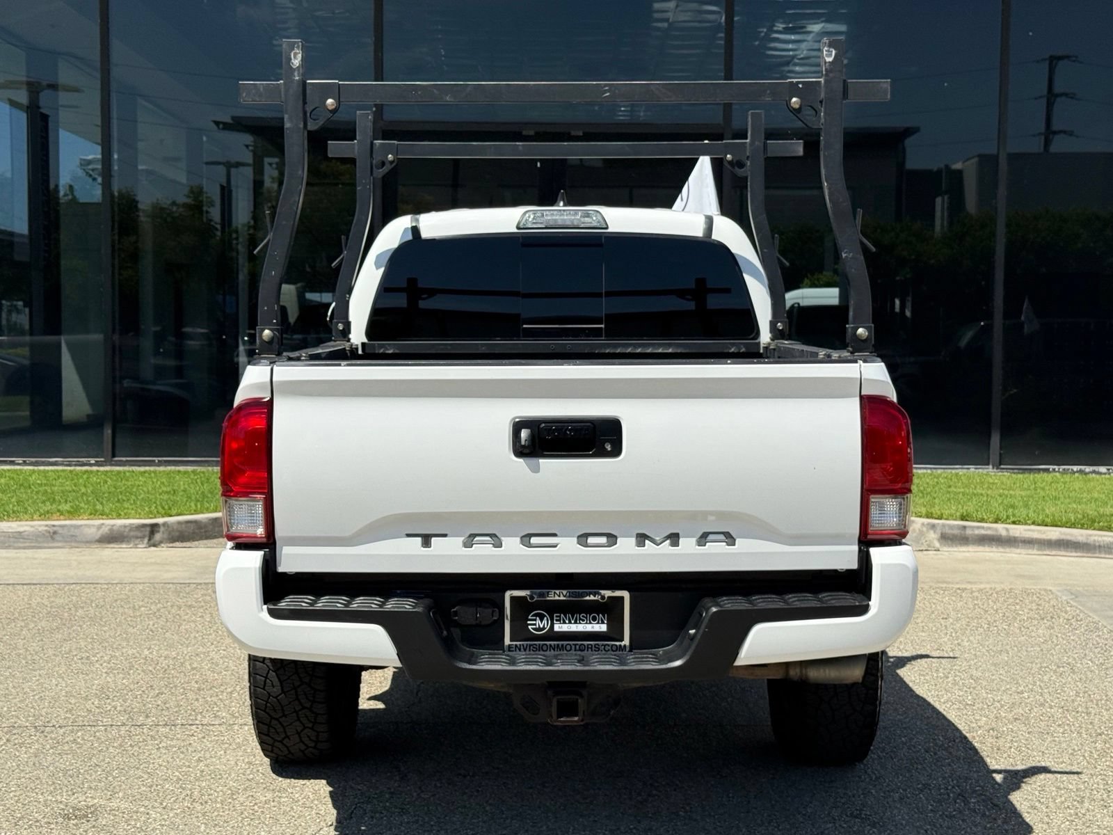 Used 2017 Toyota Tacoma TRD Sport w/ Tow Package RWD image 13